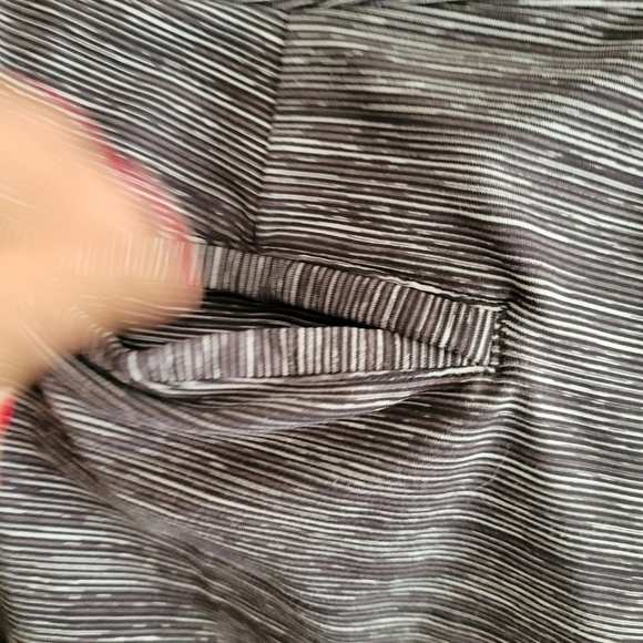 Lululemon Jet Crop Wee Are From Space Size 4 - Picture 5 of 8